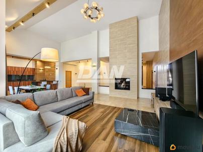 дом, 560.1 м&sup2;, 15 соток